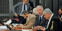  ??  ?? Maratona giudiziari­a L’ex presidente Bpvi Zonin in aula al processo