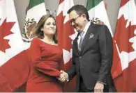  ??  ?? Encuentro. El secretario de Economía y la canciller canadiense de Relaciones Exteriores trataron “amplio rango” de temas del TLCAN.