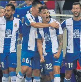  ?? FOTO: MORATA ?? Los pericos, celebrando el gol de Hermoso. En casa el Espanyol está intratable