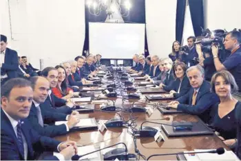  ??  ?? ► Consejo de gabinete del 25 de octubre pasado en La Moneda.