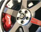  ??  ?? Big brake kit keluaran Alcon, depan pakai 6 pot dan belakang 4 pot