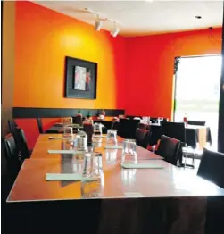  ?? RENEE KOHLMAN/For The StarPhoeni­x photos ?? Royal Thai on Third Avenue feels warm in winter, thanks to dishes like the
restaurant’s tom kha gai soup, at left, or its tum Thai salad, below.