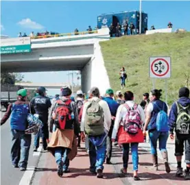  ?? LUÉVANOS ?? Los centroamer­icanos llegaron a San Juan del Río, Querétaro, después de estar unos días en la Ciudad de México/LUIS