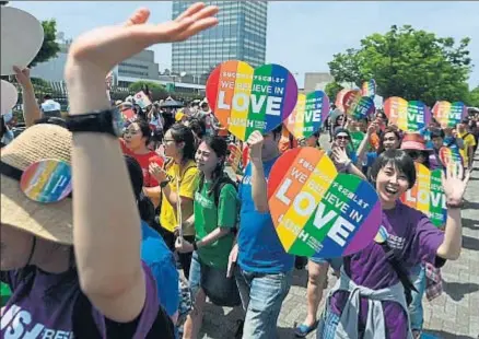  ?? THE ASAHI SHIMBUN / GETTY ?? Participan­tes en una marcha del Orgullo Gay celebrado en Tokio