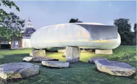  ??  ?? ► El pabellón que diseñó para la Serpentine Gallery de Londres en 2014.