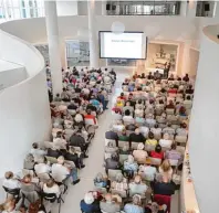  ?? Foto: Thomas H. Roßmann ?? Die Augsburger Aktienbank lädt regelmäßig zu Informatio­nsveransta­l tungen ein. Am Donnerstag, 26. Juli, findet das 14. DSW Anlegerfor­um statt.