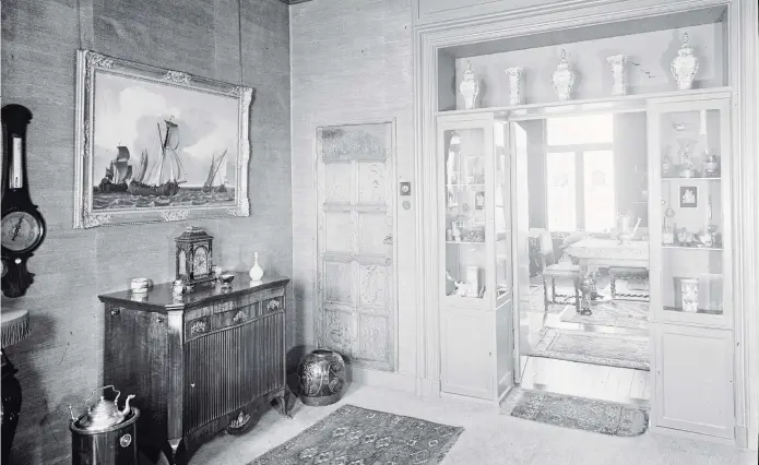  ?? ?? Een interieur van een voornaam Nederlands huis, anno 1930-1950.