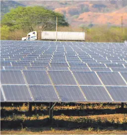  ??  ?? En Honduras operan 17 plantas solares con una capacidad instalada de 510.8 megavatios. Una de las críticas en contra de estos proyectos es el elevado precio del kilovatio hora.