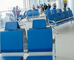  ??  ?? Las salas de espera del aeropuerto son funcionale­s