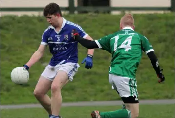  ??  ?? Kieran Lambert of Oylegate-Glenbrien gives Lee Keeley (Cloughbawn) the slip.