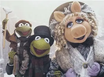  ??  ?? Kermit, Miss Piggy and Robin the Frog as as The Cratchits in The Muppet Christmas Carol