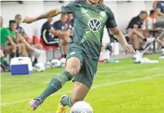  ?? IMAGO IMAGES ?? Kevin Mbabu ist bei Wolfsburg (noch) nicht gesetzt. Bundesliga 1. Runde