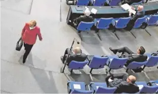  ?? AFP ?? Merkel ayer tras la tensa sesión en el Parlamento alemán