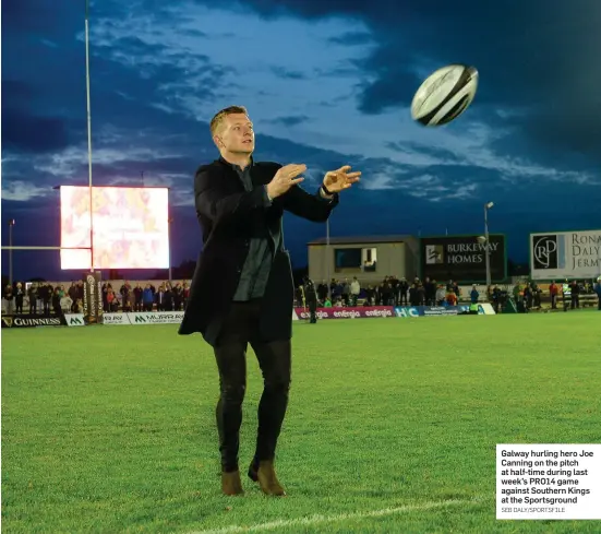  ?? SEB DALY/SPORTSFILE ?? Galway hurling hero Joe Canning on the pitch at half-time during last week’s PRO14 game against Southern Kings at the Sportsgrou­nd