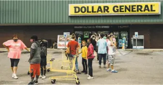  ?? William Widmer / New York Times ?? Dollar General said that it has spent $ 73 million on bonuses and plans for $ 100 million more.