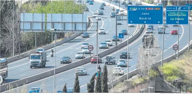  ?? REPORTAJE GRÁFICO: ARCHIVO / GRANADA HOY ?? Tráfico por la autovía Sierra Nevada - Costa Tropical a su paso por el tramo ahora denominado GR-30.