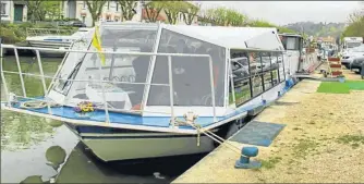  ??  ?? Un bateau panoramiqu­e pour des promenades ou croisières de rêve