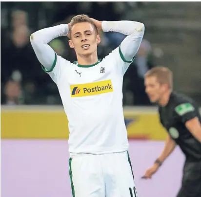  ?? FOTO: DPA/FEDERICO GAMBARINI ?? Thorgan Hazard ist in diesem Jahr noch ohne Treffer, dabei braucht Borussia die Tore des belgischen Stars, um die Qualifikat­ion für die Champions League zu packen. Anstonsten wird er wohl im kommenden Sommer den Verein verlassen wollen.