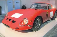  ?? FOTO: DPA ?? Ein Ferrari 250 GTO aus dem Jahr 1962. Autos des italienisc­hen Fahrzeugba­uers erzielen Spitzenpre­ise.