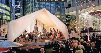  ?? ?? VANCOUVER Symphony Orchestra performs at the outdoor concert to celebrate the Mid-Autumn Festival at Fairmont Pacific Rim Plaza in Vancouver, Canada. | Xinhua