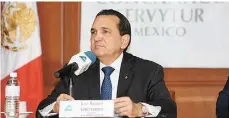  ??  ?? Muchos empresario­s del sector turismo ya empiezan a promover amparos, dijo José Manuel López Campos, presidente de la Concanaco.