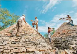  ?? BANKO ORBANIC ?? El arte de construir muros en piedra seca.