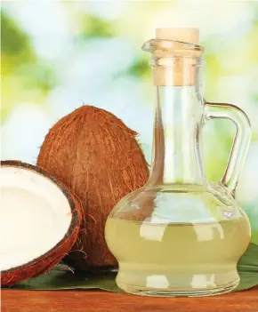  ??  ?? Bottle with fresh coconut oil.