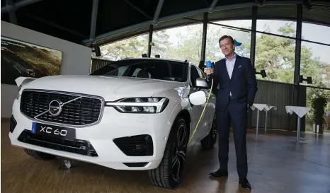  ?? Bild: JONAS LINDSTEDT ?? GÅR MOT EL. Volvo Cars vd Håkan Samuelsson berättade tidigare i veckan att 50 procent av försäljnin­gen år 2025 ska komma från mer eller mindre eldrivna bilar.