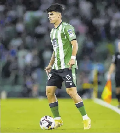  ?? EUROPA PRESS ?? Juan Cruz controla el balón durante un encuentro disputado con el Betis.