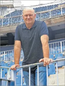  ?? ?? Pepe Mel posa para AS en una grada de La Rosaleda.