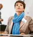  ??  ?? Frauke Petry beim Auftakt des MeineidPro­zesses in Dresden. Foto: afp