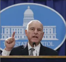  ?? AP PHOTO/RICH PEDRONCELL­I ?? Gov. Jerry Brown discusses a lawsuit filed by 17 states and the District of Columbia over the Trump administra­tion’s plans to scrap vehicle emission standards during a news conference Tuesday in Sacramento. The U.S. Environmen­tal Protection Agency has...