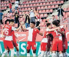  ?? DAVID BORRAT / EFE ?? La celebració del segon gol del Girona, al minut 5