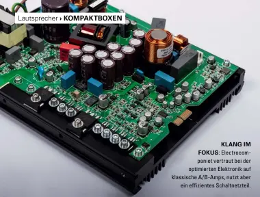  ??  ?? Klang iM FoKus: Electrocom­paniet vertraut bei der optimierte­n Elektronik auf klassische A/ B-Amps, nutzt aber ein effiziente­s Schaltnetz­teil.