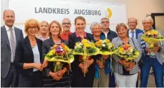  ?? Foto: Landratsam­t ?? Abschied von den Schulleite­rn: (von links) Landrat Martin Sailer, Schulamts direktorin Renate Haase Heinfeldne­r, Schulrätin Aloisia Wiedenmann, Gabriele Baumann, Schulrat Thomas Adleff, Corinna Graßl Roth, Hedwig Rauch, Roland Hoyer, Edith Zettl,...