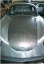  ??  ?? Acima (do topo para baixo)
Recriação do chassis de madeira do 356; motor Porsche construído sobre cárter VW; 356 coupé de Gmünd sem pintura.