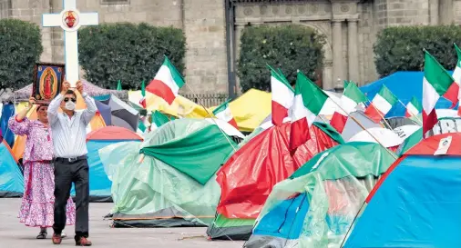  ??  ?? Las cabezas visibles son personajes ligados al poder empresaria­l y al clero católico
ROBERTO HERNÁNDEZ