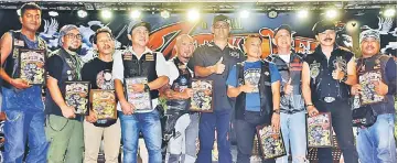  ??  ?? Members of the participat­ing motorbike clubs posing with Razz Chopper Motor Club (RCMC) president Abd Razak Abd Salam (fifth right) after the exchanging of mementos.