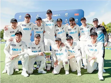  ?? GETTY IMAGES ?? The Black Caps smile for the camera after wrapping up the test series against Pakistan at Hagley Oval.