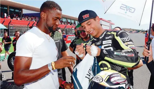  ??  ?? Jackson foi ontem ver o compatriot­a Yonny Hernandez acelerar no Mundial de Superbikes, no Autódromo do Algarve