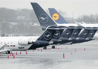  ?? ?? Aviones de Lufthansa aparcados en el aeropuerto de Munich