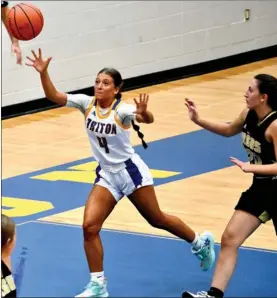  ?? PILOT PHOTO/RON HARAMIA ?? Triton’s Taren Yates (4) hustles after a loose ball in a game earlier this season.