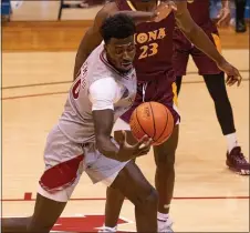  ?? RICH HUNDLEY III — FILE PHOTO — FOR THE TRENTONIAN ?? Rider’s Ajiri Ogemuno-Johnson (10) scored 19 points in Friday’s win over Niagara.