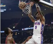  ?? SUE OGROCKI — THE ASSOCIATED PRESS ?? Philadelph­ia 76ers guard Kelly Oubre Jr. dunks over Cleveland Cavaliers forward Evan Mobley in the 76ers' win.