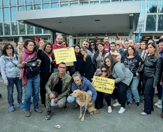  ?? (foto Corner) ?? Il presidio Venerdì mattina la protesta davanti alla sede milanese dei lavoratori del colosso dei call center Almaviva