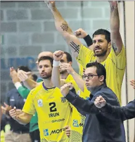  ?? FOTO: UNCITI ?? Cuétara celebra uno de los goles del Bidasoa en el partido de ida