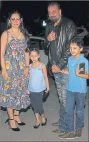  ??  ?? Sanjay Dutt with his wife Maanayata and kids, Iqra and Shahraan