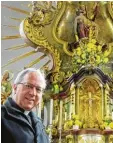  ?? Foto: Peter Bauer ?? Wallfahrts­direktor Erwin Reichart in der Kirche von Maria Vesperbild. In den nächsten Jahren steht eine umfassende Renovierun­g an.