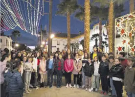  ?? ?? Los niños fueron los encargados de encender la Navidad de Palma del Río.