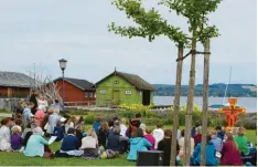  ?? Foto: Jetschina/BDKJ ?? Für „Taizé am See – Deutschlan­d Olé“erhielt die Jugend der Pfarreieng­emeinschaf­t Utting-Schondorf den Bischof-Simpert-Preis.